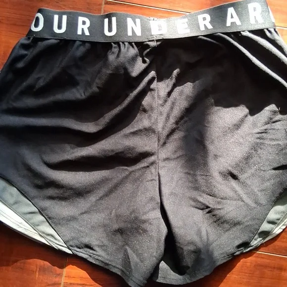 Under Armour Women's Charcoal Athletic Shorts - Picture 4 of 6